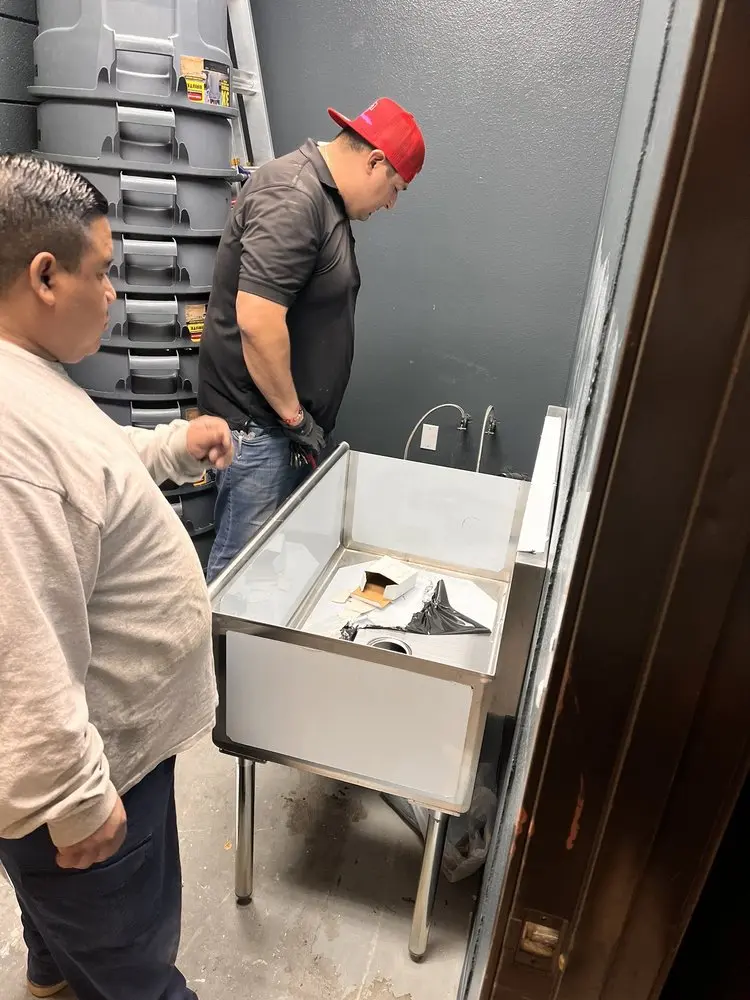 Commercial plumbing and sink installation in Valencia Northbridge